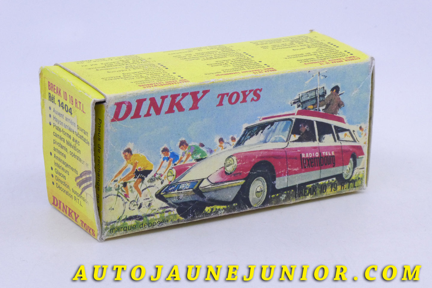 Le Dinky Toys Citroën ID19 Break RTL- Boite "repro" est en vente sur Auto Jaune Junior ! Découvrez nos collections de diecast Minialuxe, CIJ, C-I-J, JRD, J-R-D, Matchbox, Majorette… AutoJaune Junior ; AutoJauneJunior.com : LE site de partage pour les passionés de miniatures et collectionneurs de jouets anciens !