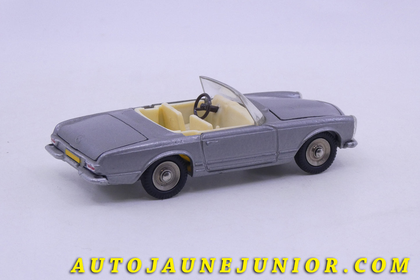 Le Dinky Toys Mercedes 230-SL est en vente sur Auto Jaune Junior ! Découvrez nos collections de diecast Minialuxe, CIJ, C-I-J, JRD, J-R-D, Matchbox, Majorette… AutoJaune Junior ; AutoJauneJunior.com : LE site de partage pour les passionés de miniatures et collectionneurs de jouets anciens !