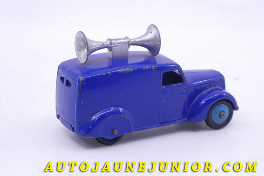 Le Dinky Toys Fourgon Avec Hauts-Parleurs est en vente sur Auto Jaune Junior ! Découvrez nos collections de diecast Minialuxe, CIJ, C-I-J, JRD, J-R-D, Matchbox, Majorette… AutoJaune Junior ; AutoJauneJunior.com : LE site de partage pour les passionés de miniatures et collectionneurs de jouets anciens !