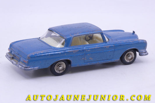 Le Dinky Toys Mercedes 300 SE est en vente sur Auto Jaune Junior ! Découvrez nos collections de diecast Minialuxe, CIJ, C-I-J, JRD, J-R-D, Matchbox, Majorette… AutoJaune Junior ; AutoJauneJunior.com : LE site de partage pour les passionés de miniatures et collectionneurs de jouets anciens !