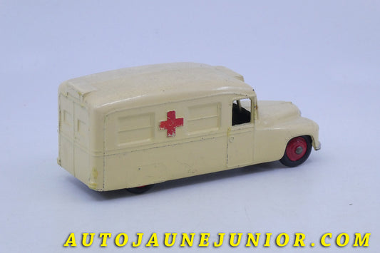 Le Dinky Toys Daimler Ambulance est en vente sur Auto Jaune Junior ! Découvrez nos collections de diecast Minialuxe, CIJ, C-I-J, JRD, J-R-D, Matchbox, Majorette… AutoJaune Junior ; AutoJauneJunior.com : LE site de partage pour les passionés de miniatures et collectionneurs de jouets anciens !