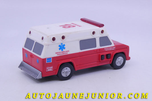 Le Funrise Fourgon Ambulance à piles est en vente sur Auto Jaune Junior ! Découvrez nos collections de diecast Minialuxe, CIJ, C-I-J, JRD, J-R-D, Matchbox, Majorette… AutoJaune Junior ; AutoJauneJunior.com : LE site de partage pour les passionés de miniatures et collectionneurs de jouets anciens !