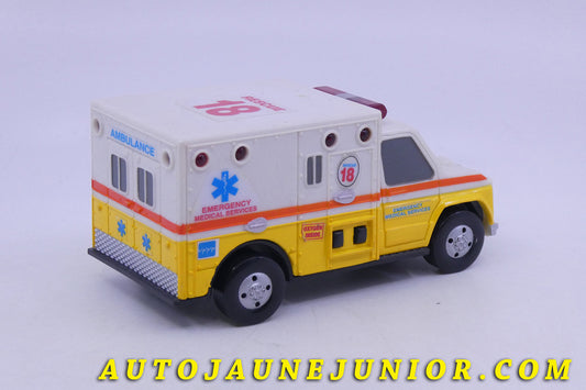 Le Funrise Fourgon Ambulance à piles est en vente sur Auto Jaune Junior ! Découvrez nos collections de diecast Minialuxe, CIJ, C-I-J, JRD, J-R-D, Matchbox, Majorette… AutoJaune Junior ; AutoJauneJunior.com : LE site de partage pour les passionés de miniatures et collectionneurs de jouets anciens !