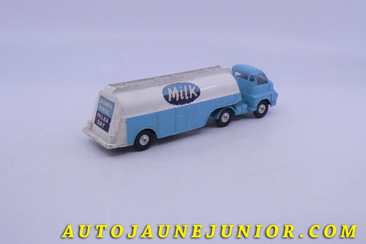 Le Corgi Toys Bedford Type S citerne Milk est en vente sur Auto Jaune Junior ! Découvrez nos collections de diecast Minialuxe, CIJ, C-I-J, JRD, J-R-D, Matchbox, Majorette… AutoJauneJunior.com : LE site de partage pour les passionés de miniatures et collectionneurs de jouets anciens !