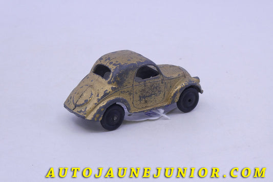 Le Dinky Toys Simca 5 voiturette est en vente sur Auto Jaune Junior ! Découvrez nos collections de diecast Minialuxe, CIJ, C-I-J, JRD, J-R-D, Matchbox, Majorette… AutoJaune Junior ; AutoJauneJunior.com : LE site de partage pour les passionés de miniatures et collectionneurs de jouets anciens !
