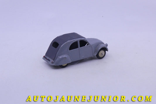 Le Dinky Toys Citroën 2cv 51 3 feux est en vente sur Auto Jaune Junior ! Découvrez nos collections de diecast Minialuxe, CIJ, C-I-J, JRD, J-R-D, Matchbox, Majorette… AutoJaune Junior ; AutoJauneJunior.com : LE site de partage pour les passionés de miniatures et collectionneurs de jouets anciens !