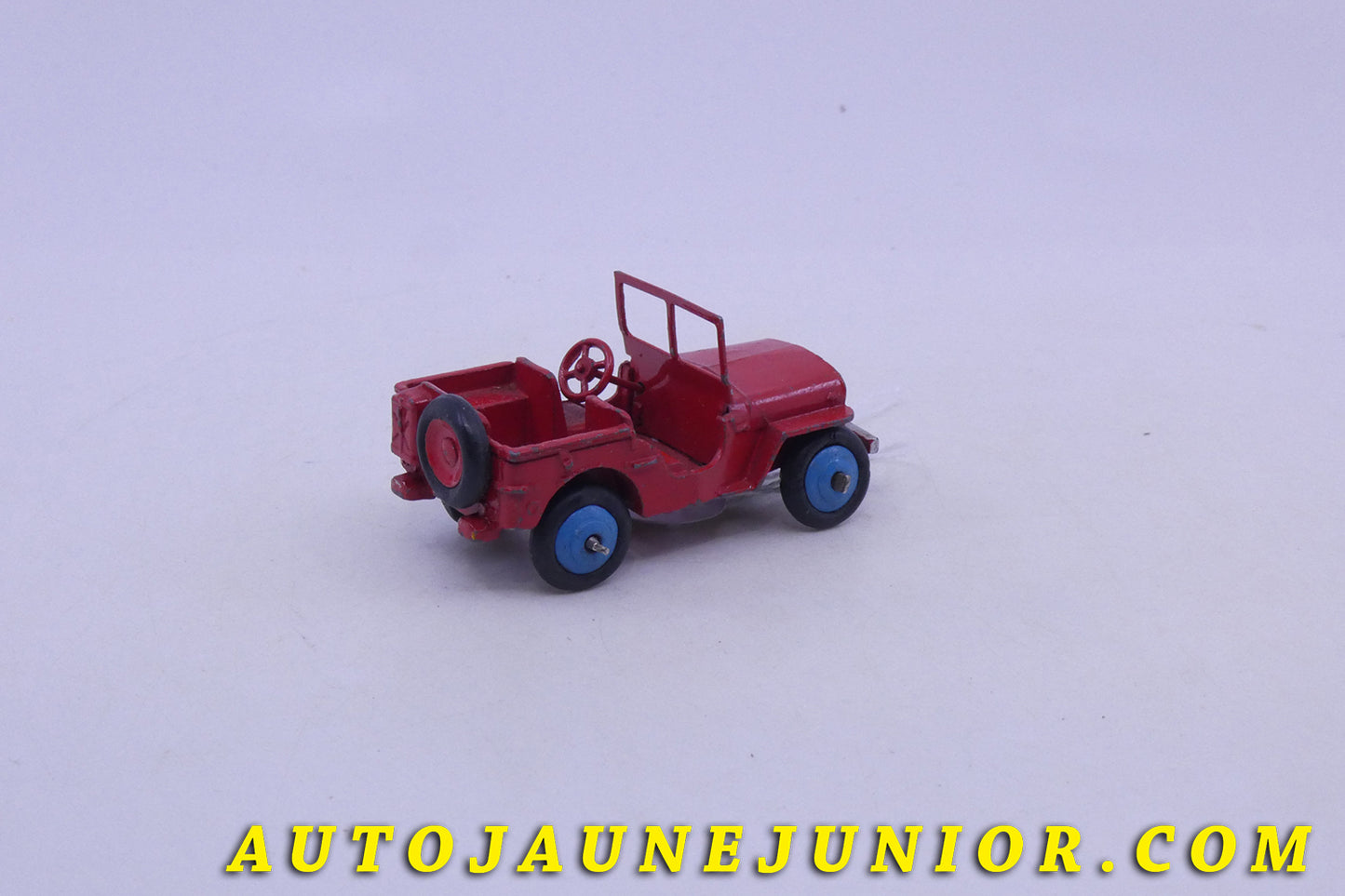 Le Dinky Toys Willys Jeep civile est en vente sur Auto Jaune Junior ! Découvrez nos collections de diecast Minialuxe, CIJ, C-I-J, JRD, J-R-D, Matchbox, Majorette… AutoJaune Junior ; AutoJauneJunior.com : LE site de partage pour les passionés de miniatures et collectionneurs de jouets anciens !
