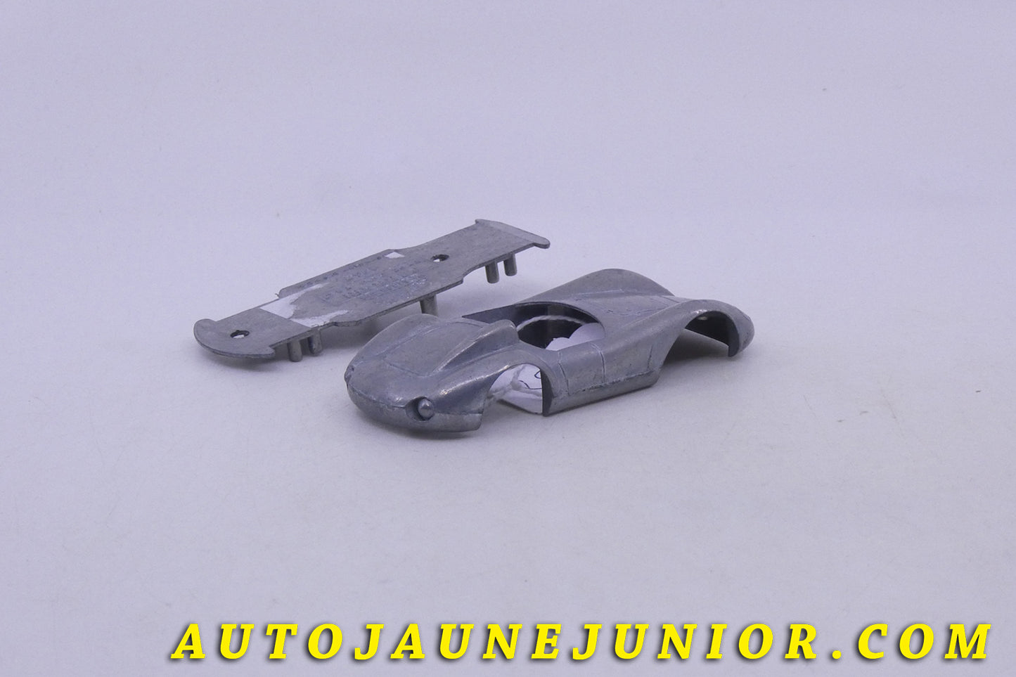 Le Solido Ferrari 500TRC - Dynam est en vente sur Auto Jaune Junior ! Découvrez nos collections de diecast Minialuxe, CIJ, C-I-J, JRD, J-R-D, Matchbox, Majorette… AutoJaune Junior ; AutoJauneJunior.com : LE site de partage pour les passionés de miniatures et collectionneurs de jouets anciens !