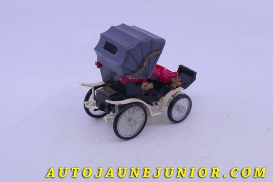 Le Safir Peugeot Victoria 1890 est en vente sur Auto Jaune Junior ! Découvrez nos collections de diecast Minialuxe, CIJ, C-I-J, JRD, J-R-D, Matchbox, Majorette… AutoJaune Junior ; AutoJauneJunior.com : LE site de partage pour les passionés de miniatures et collectionneurs de jouets anciens !