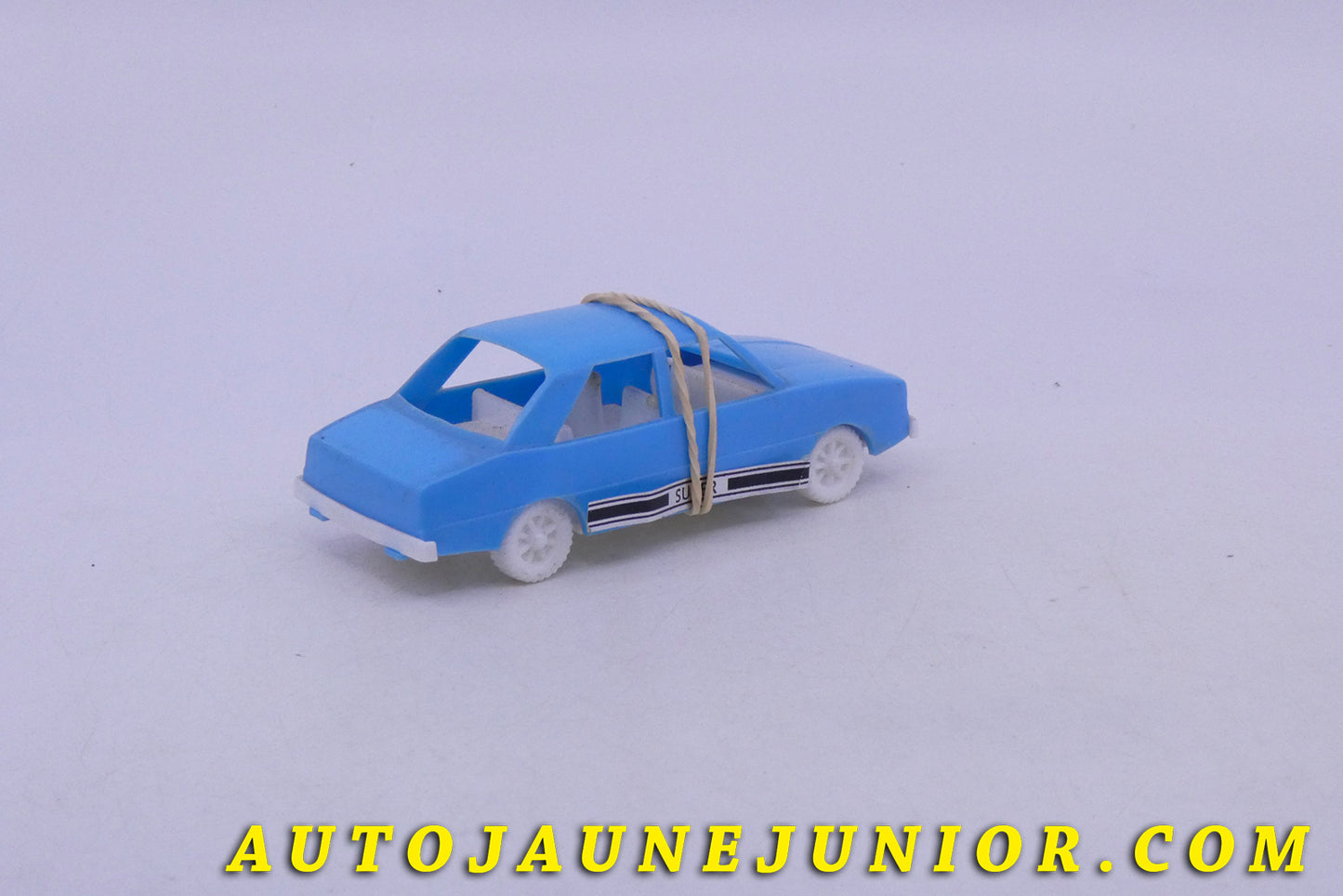 Le Smer Skoda 120 Berline est en vente sur Auto Jaune Junior ! Découvrez nos collections de diecast Minialuxe, CIJ, C-I-J, JRD, J-R-D, Matchbox, Majorette… AutoJaune Junior ; AutoJauneJunior.com : LE site de partage pour les passionés de miniatures et collectionneurs de jouets anciens !