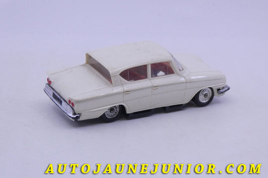 Le Norev Ford Consul 315 est en vente sur Auto Jaune Junior ! Découvrez nos collections de diecast Minialuxe, CIJ, C-I-J, JRD, J-R-D, Matchbox, Majorette… AutoJaune Junior ; AutoJauneJunior.com : LE site de partage pour les passionés de miniatures et collectionneurs de jouets anciens !