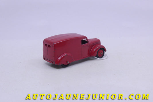 Le Dinky Toys Auto fourgonnette tôlé est en vente sur Auto Jaune Junior ! Découvrez nos collections de diecast Minialuxe, CIJ, C-I-J, JRD, J-R-D, Matchbox, Majorette… AutoJaune Junior ; AutoJauneJunior.com : LE site de partage pour les passionés de miniatures et collectionneurs de jouets anciens !