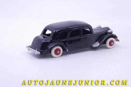 Le Norev Citroën 15cv Traction avant est en vente sur Auto Jaune Junior ! Découvrez nos collections de diecast Minialuxe, CIJ, C-I-J, JRD, J-R-D, Matchbox, Majorette… AutoJaune Junior ; AutoJauneJunior.com : LE site de partage pour les passionés de miniatures et collectionneurs de jouets anciens !