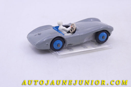 Le Dinky Toys Aston Martin DB3 compétition est en vente sur Auto Jaune Junior ! Découvrez nos collections de diecast Minialuxe, CIJ, C-I-J, JRD, J-R-D, Matchbox, Majorette… AutoJaune Junior ; AutoJauneJunior.com : LE site de partage pour les passionés de miniatures et collectionneurs de jouets anciens !