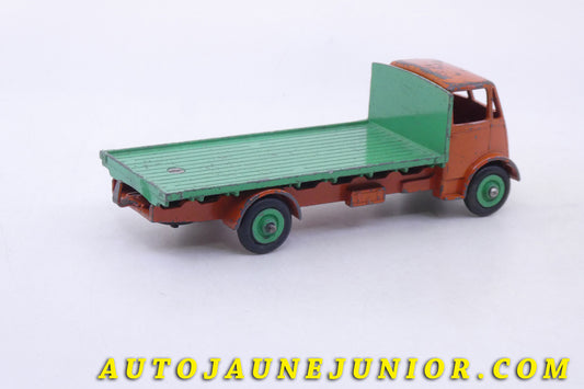 Le Dinky Toys Guy Otter Plateau Version intermédiaire est en vente sur Auto Jaune Junior ! Découvrez nos collections de diecast Minialuxe, CIJ, C-I-J, JRD, J-R-D, Matchbox, Majorette… AutoJaune Junior ; AutoJauneJunior.com : LE site de partage pour les passionés de miniatures et collectionneurs de jouets anciens !