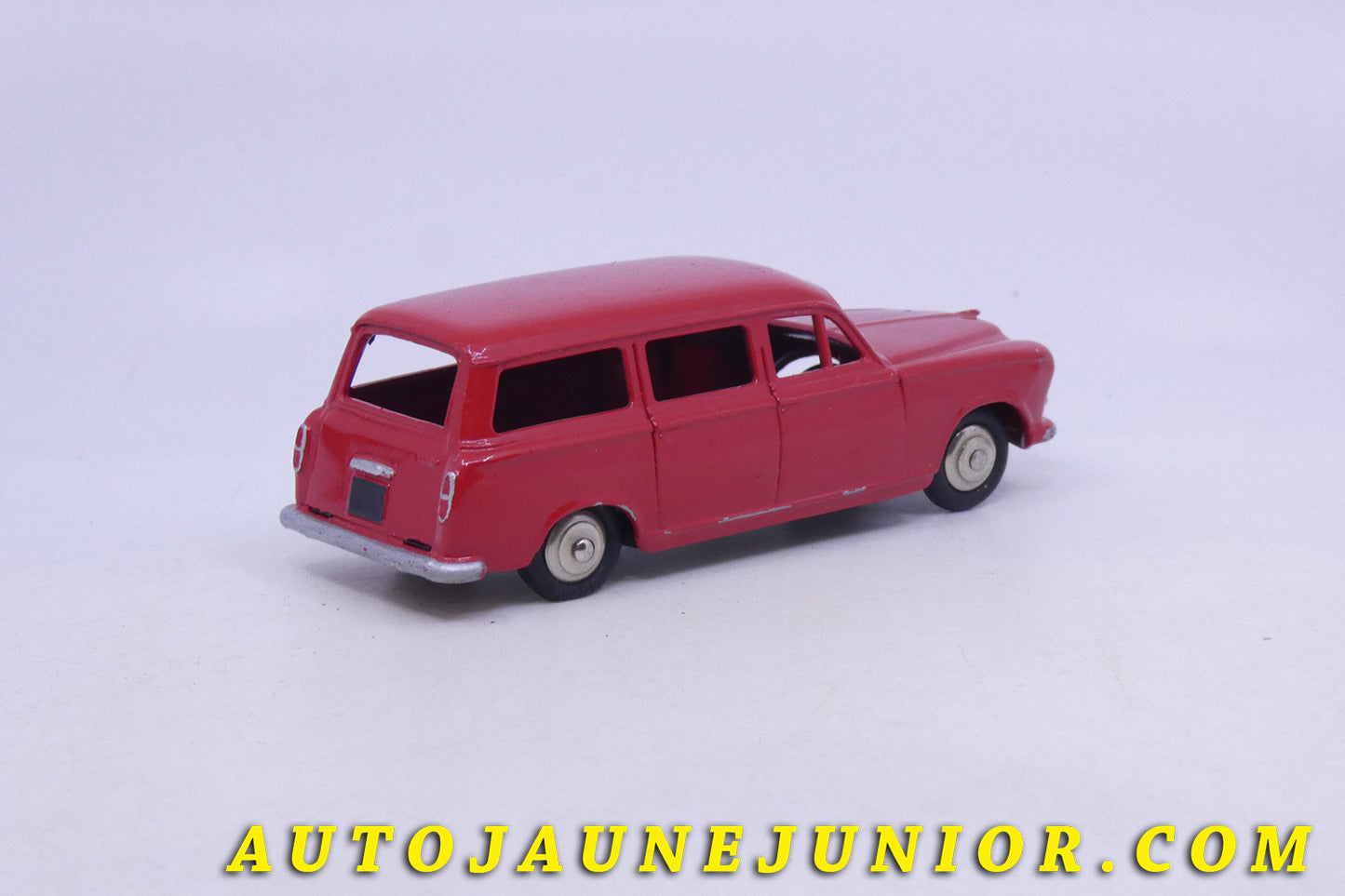 Le Dinky Toys Peugeot 403 Break….Rouge ! est en vente sur Auto Jaune Junior ! Découvrez nos collections de diecast Minialuxe, CIJ, C-I-J, JRD, J-R-D, Matchbox, Majorette… AutoJaune Junior ; AutoJauneJunior.com : LE site de partage pour les passionés de miniatures et collectionneurs de jouets anciens !