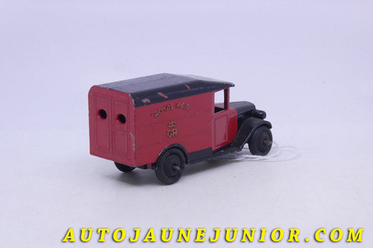 Le Dinky Toys Camion Fourgon tôlé "Royal Mail" est en vente sur Auto Jaune Junior ! Découvrez nos collections de diecast Minialuxe, CIJ, C-I-J, JRD, J-R-D,  Matchbox, Majorette… AutoJaune Junior ; AutoJauneJunior.com : LE site de partage pour les passionés de miniatures et collectionneurs de jouets anciens !
