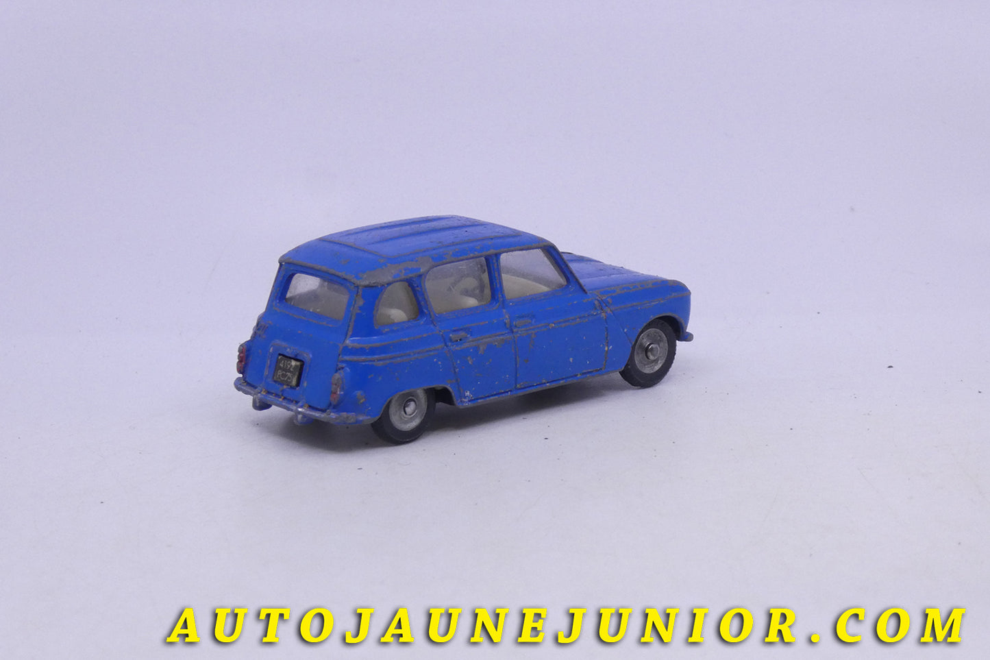 Le Dinky Toys Renault 4L est en vente sur Auto Jaune Junior ! Découvrez nos collections de diecast Minialuxe, CIJ, C-I-J, JRD, J-R-D, Matchbox, Majorette… AutoJaune Junior ; AutoJauneJunior.com : LE site de partage pour les passionés de miniatures et collectionneurs de jouets anciens !