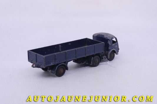 Le Dinky Toys Panhard Tractreur Movic avec semi remorque ridelles est en vente sur Auto Jaune Junior ! Découvrez nos collections de diecast Minialuxe, CIJ, C-I-J, JRD, J-R-D, Matchbox, Majorette… AutoJaune Junior ; AutoJauneJunior.com : LE site de partage pour les passionés de miniatures et collectionneurs de jouets anciens !