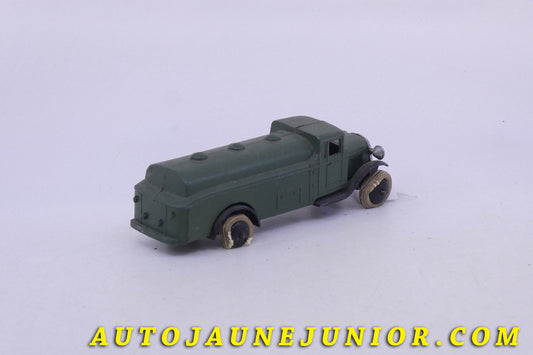 Le Dinky Toys Camion Camion Citerne Petrol Type 1 est en vente sur Auto Jaune Junior ! Découvrez nos collections de diecast Minialuxe, CIJ, C-I-J, JRD, J-R-D, Matchbox, Majorette… AutoJaune Junior ; AutoJauneJunior.com : LE site de partage pour les passionés de miniatures et collectionneurs de jouets anciens !