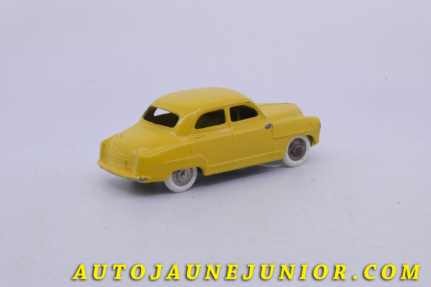 Le Dinky Toys Simca Aronde 9 est en vente sur Auto Jaune Junior ! Découvrez nos collections de diecast Minialuxe, CIJ, C-I-J, JRD, J-R-D, Matchbox, Majorette… AutoJaune Junior ; AutoJauneJunior.com : LE site de partage pour les passionés de miniatures et collectionneurs de jouets anciens !