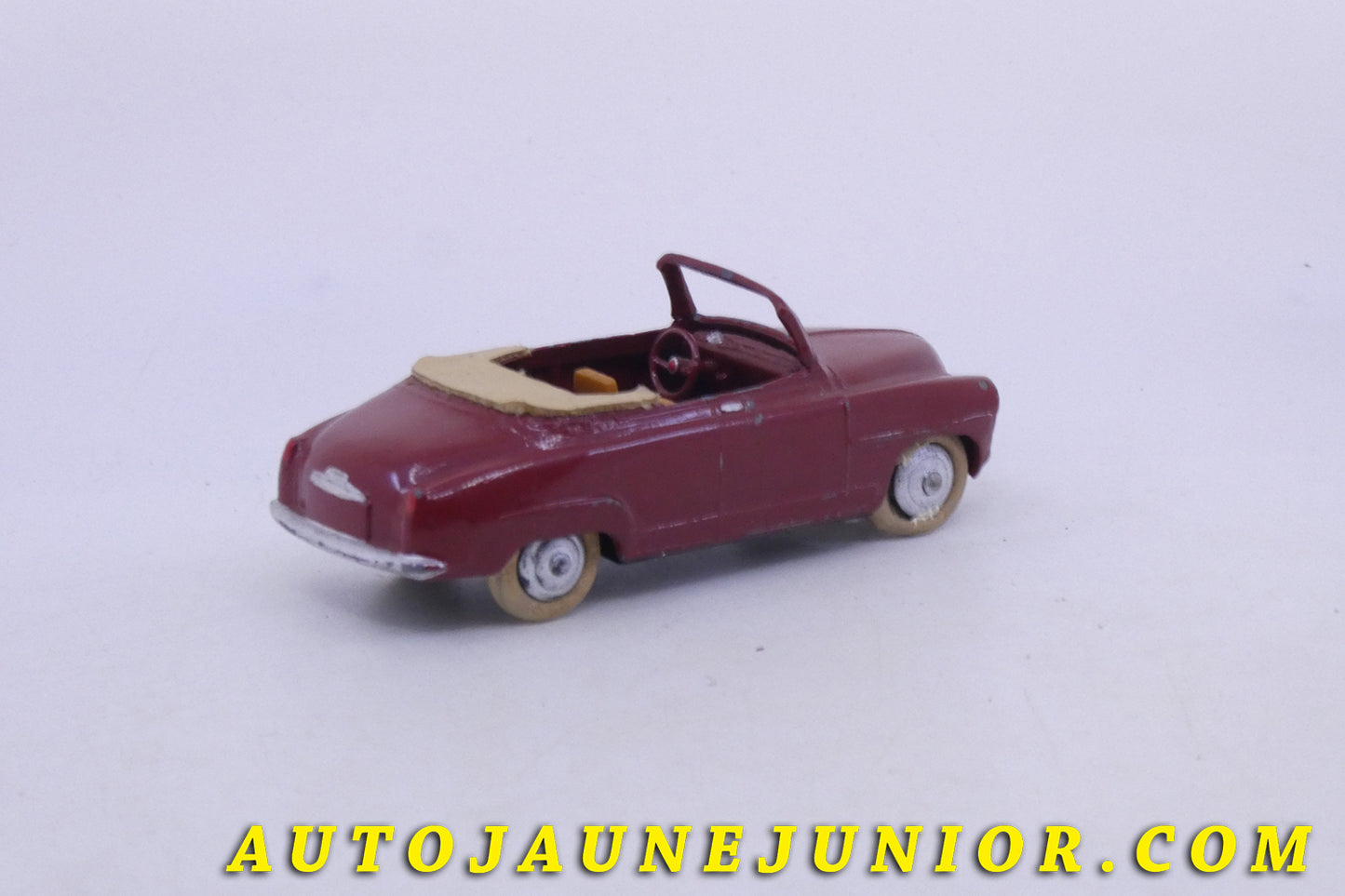 Le Dinky Toys Simca Aronde Cabriolet ! est en vente sur Auto Jaune Junior ! Découvrez nos collections de diecast Minialuxe, CIJ, C-I-J, JRD, J-R-D, Matchbox, Majorette… AutoJaune Junior ; AutoJauneJunior.com : LE site de partage pour les passionés de miniatures et collectionneurs de jouets anciens !