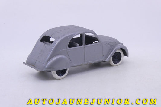 Le Clé Citroën 2cv'51 berline est en vente sur Auto Jaune Junior ! Découvrez nos collections de diecast Minialuxe, CIJ, C-I-J, JRD, J-R-D, Matchbox, Majorette… AutoJaune Junior ; AutoJauneJunior.com : LE site de partage pour les passionés de miniatures et collectionneurs de jouets anciens !