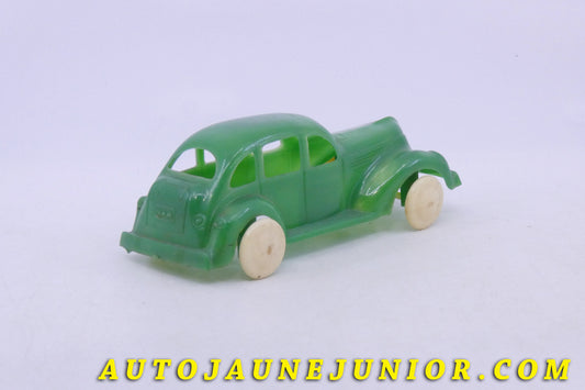Le Lapin Studebaker berline '39 est en vente sur Auto Jaune Junior ! Découvrez nos collections de diecast Minialuxe, CIJ, C-I-J, JRD, J-R-D, Matchbox, Majorette… AutoJaune Junior ; AutoJauneJunior.com : LE site de partage pour les passionés de miniatures et collectionneurs de jouets anciens !