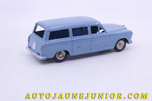 Le Dinky Toys Peugeot 403 Familale (jantes concaves !) est en vente sur Auto Jaune Junior ! Découvrez nos collections de diecast Minialuxe, CIJ, C-I-J, JRD, J-R-D, Matchbox, Majorette… AutoJaune Junior ; AutoJauneJunior.com : LE site de partage pour les passionés de miniatures et collectionneurs de jouets anciens !