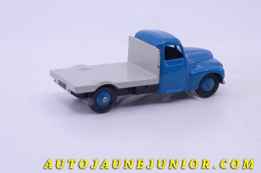 Le Dinky Toys Citroën Camion U23 Plateau Charbonnier est en vente sur Auto Jaune Junior ! Découvrez nos collections de diecast Minialuxe, CIJ, C-I-J, JRD, J-R-D, Matchbox, Majorette… AutoJaune Junior ; AutoJauneJunior.com : LE site de partage pour les passionés de miniatures et collectionneurs de jouets anciens !