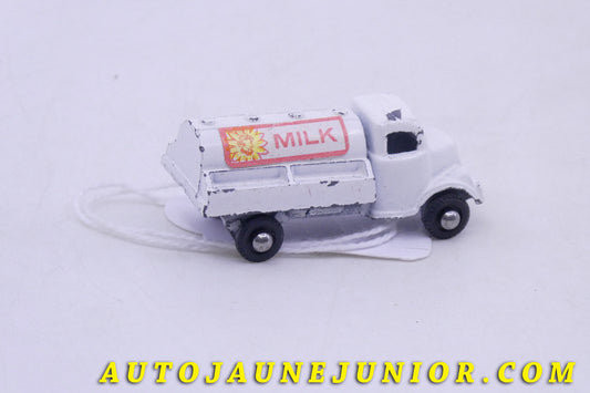 Le Barclay Camion Camion Citrene Milk est en vente sur Auto Jaune Junior ! Découvrez nos collections de diecast Minialuxe, CIJ, C-I-J, JRD, J-R-D,  Matchbox, Majorette… AutoJauneJunior.com : LE site de partage pour les passionés de miniatures et collectionneurs de jouets anciens !