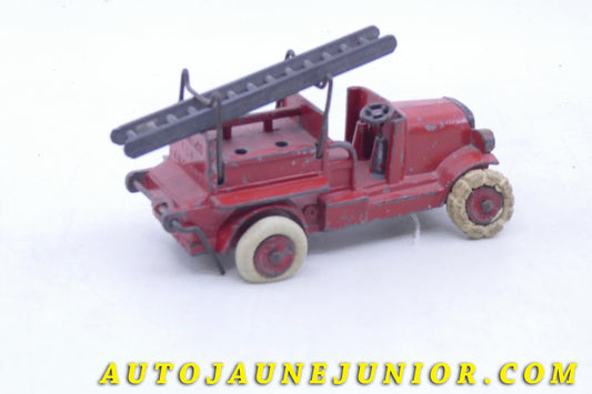 Le Jo Hill & Co Dennis Camion pompier premier secours est en vente sur Auto Jaune Junior ! Découvrez nos collections de diecast Minialuxe, CIJ, C-I-J, JRD, J-R-D,  Matchbox, Majorette… AutoJaune Junior ; AutoJauneJunior.com : LE site de partage pour les passionés de miniatures et collectionneurs de jouets anciens !