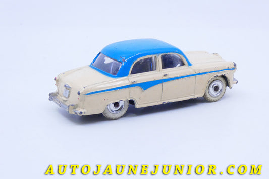 Le #3411 - Dinky Toys - Austin - A 105 Bicolore (Peu fréquente version coloris + Jantes acier !) est en vente sur Auto Jaune Junior ! Découvrez nos collections de diecast Minialuxe, CIJ, C-I-J, JRD, J-R-D, Matchbox, Majorette… AutoJauneJunior.com : le site de vente en ligne et de partage pour les passionés de miniatures et collectionneurs de jouets anciens ! Des centaines de modèles en vente, et des nouveautés mises en ligne chaque jour à 21h00 !