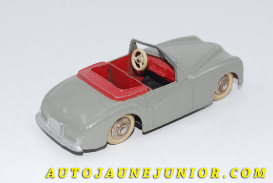 Le #3446 - Dinky Toys - Simca - 8 Sport Type 1b ( Pare brise fin E jantes chromée) est en vente sur Auto Jaune Junior ! Découvrez nos collections de diecast Minialuxe, CIJ, C-I-J, JRD, J-R-D, Matchbox, Majorette… AutoJauneJunior.com : le site de vente en ligne et de partage pour les passionés de miniatures et collectionneurs de jouets anciens ! Des centaines de modèles en vente, et des nouveautés mises en ligne chaque jour à 21h00 !