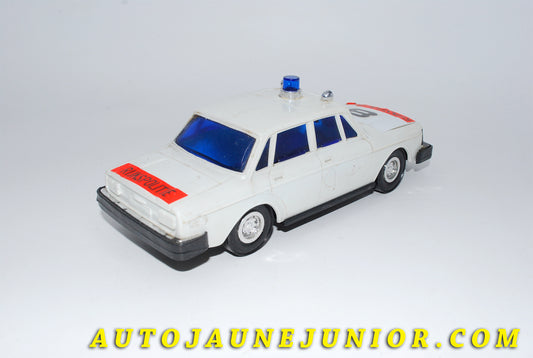 Le #3460 - Lucky - Volvo - 244 Police Hollandaise est en vente sur Auto Jaune Junior ! Découvrez nos collections de diecast Minialuxe, CIJ, C-I-J, JRD, J-R-D, Matchbox, Majorette… AutoJauneJunior.com : le site de vente en ligne et de partage pour les passionés de miniatures et collectionneurs de jouets anciens ! Des centaines de modèles en vente, et des nouveautés mises en ligne chaque jour à 21h00 !