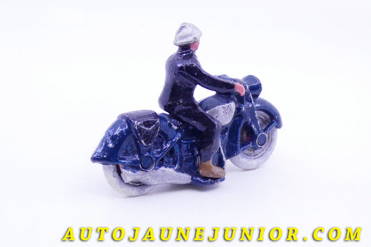Le #3615 - Cofalu - Personnage - Policier en moto (Repeint) est en vente sur Auto Jaune Junior ! Découvrez nos collections de diecast Minialuxe, CIJ, C-I-J, JRD, J-R-D, Matchbox, Majorette… AutoJauneJunior.com : le site de vente en ligne et de partage pour les passionés de miniatures et collectionneurs de jouets anciens ! Des centaines de modèles en vente, et des nouveautés mises en ligne chaque jour à 21h00 !