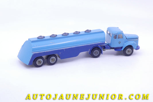 Le Tekno Scania 76 semi remorque citerne "Scania Vabis" est en vente sur Auto Jaune Junior ! Découvrez nos collections de diecast Minialuxe, CIJ, C-I-J, JRD, J-R-D, Matchbox, Majorette… AutoJaune Junior ; AutoJauneJunior.com : LE site de partage pour les passionés de miniatures et collectionneurs de jouets anciens !