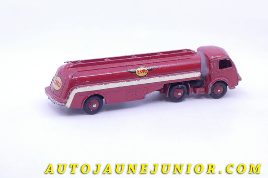 Le Dinky Toys Panhard Movic semi remorque citerne Esso est en vente sur Auto Jaune Junior ! Découvrez nos collections de diecast Minialuxe, CIJ, C-I-J, JRD, J-R-D, Matchbox, Majorette… AutoJaune Junior ; AutoJauneJunior.com : LE site de partage pour les passionés de miniatures et collectionneurs de jouets anciens !