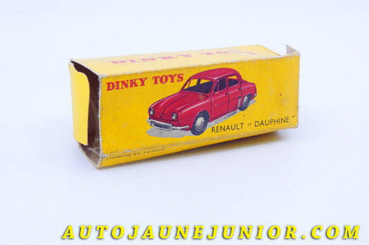 Le #3990 - Dinky Toys - Renault - Boite vide Dauphine est en vente sur Auto Jaune Junior ! Découvrez nos collections de diecast Minialuxe, CIJ, C-I-J, JRD, J-R-D, Matchbox, Majorette… AutoJauneJunior.com : le site de vente en ligne et de partage pour les passionés de miniatures et collectionneurs de jouets anciens ! Des centaines de modèles en vente, et des nouveautés mises en ligne chaque jour à 21h00 !