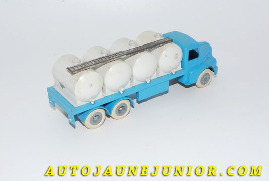 Le #4114 - JRD - Unic - ZU120 camion laitier est en vente sur Auto Jaune Junior ! Découvrez nos collections de diecast Minialuxe, CIJ, C-I-J, JRD, J-R-D, Matchbox, Majorette… AutoJauneJunior.com : le site de vente en ligne et de partage pour les passionés de miniatures et collectionneurs de jouets anciens ! Des centaines de modèles en vente, et des nouveautés mises en ligne chaque jour à 21h00 !