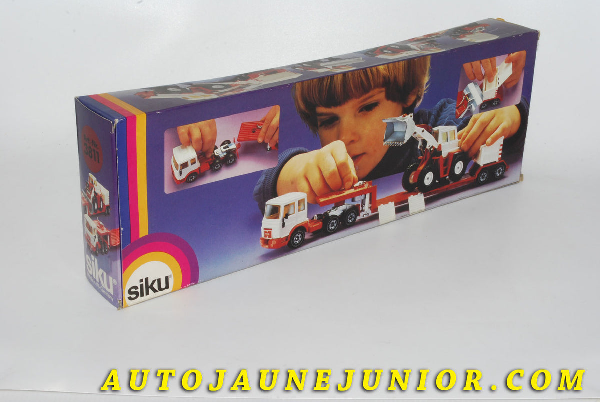 Le #4202 - Siku - Man - Tracteur TGX Transporteur Surbaissé avec Charheur à Pelle est en vente sur Auto Jaune Junior ! Découvrez nos collections de diecast Minialuxe, CIJ, C-I-J, JRD, J-R-D, Matchbox, Majorette… AutoJauneJunior.com : le site de vente en ligne et de partage pour les passionés de miniatures et collectionneurs de jouets anciens ! Des centaines de modèles en vente, et des nouveautés mises en ligne chaque jour à 21h00 !