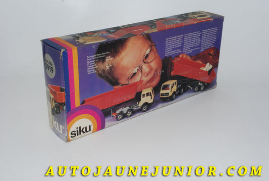 Le #4210 - Siku - Mercedes - Tracteur semi-remorque de type Benne basculante "Heitkamp" est en vente sur Auto Jaune Junior ! Découvrez nos collections de diecast Minialuxe, CIJ, C-I-J, JRD, J-R-D, Matchbox, Majorette… AutoJauneJunior.com : le site de vente en ligne et de partage pour les passionés de miniatures et collectionneurs de jouets anciens ! Des centaines de modèles en vente, et des nouveautés mises en ligne chaque jour à 21h00 !