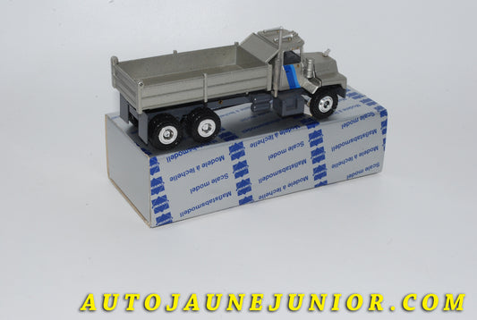 Le #4232 - Conrad - Mack - Camion "R series" Benne basculante (Rare version !) est en vente sur Auto Jaune Junior ! Découvrez nos collections de diecast Minialuxe, CIJ, C-I-J, JRD, J-R-D, Matchbox, Majorette… AutoJauneJunior.com : le site de vente en ligne et de partage pour les passionés de miniatures et collectionneurs de jouets anciens ! Des centaines de modèles en vente, et des nouveautés mises en ligne chaque jour à 21h00 !