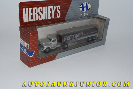 Le #4253 - American Highway Legends - Ford - Ford F-7 tracteur + semi citerne Hershey's est en vente sur Auto Jaune Junior ! Découvrez nos collections de diecast Minialuxe, CIJ, C-I-J, JRD, J-R-D, Matchbox, Majorette… AutoJauneJunior.com : le site de vente en ligne et de partage pour les passionés de miniatures et collectionneurs de jouets anciens ! Des centaines de modèles en vente, et des nouveautés mises en ligne chaque jour à 21h00 !