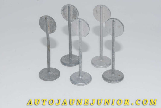 Le #4533 - Dinky Toys - Signalisation - Lot de 5 Panneaux est en vente sur Auto Jaune Junior ! Découvrez nos collections de diecast Minialuxe, CIJ, C-I-J, JRD, J-R-D, Matchbox, Majorette… AutoJauneJunior.com : le site de vente en ligne et de partage pour les passionés de miniatures et collectionneurs de jouets anciens ! Des centaines de modèles en vente, et des nouveautés mises en ligne chaque jour à 21h00 !