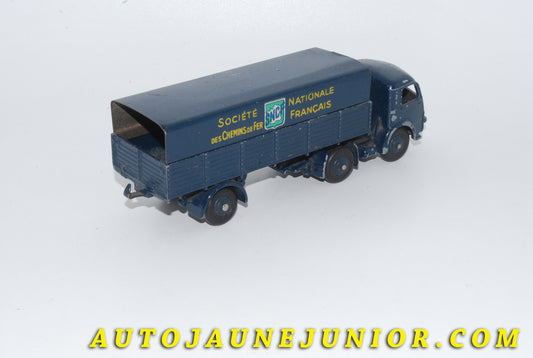 Le #4737 - Dinky Toys - Panhard - Movic Tracteur Semi-remorque Bâché SNCF - Type2 - Avec Logo sur fond UNI !) est en vente sur Auto Jaune Junior ! Découvrez nos collections de diecast Minialuxe, CIJ, C-I-J, JRD, J-R-D, Matchbox, Majorette… AutoJauneJunior.com : le site de vente en ligne et de partage pour les passionés de miniatures et collectionneurs de jouets anciens ! Des centaines de modèles en vente, et des nouveautés mises en ligne chaque jour à 21h00 !