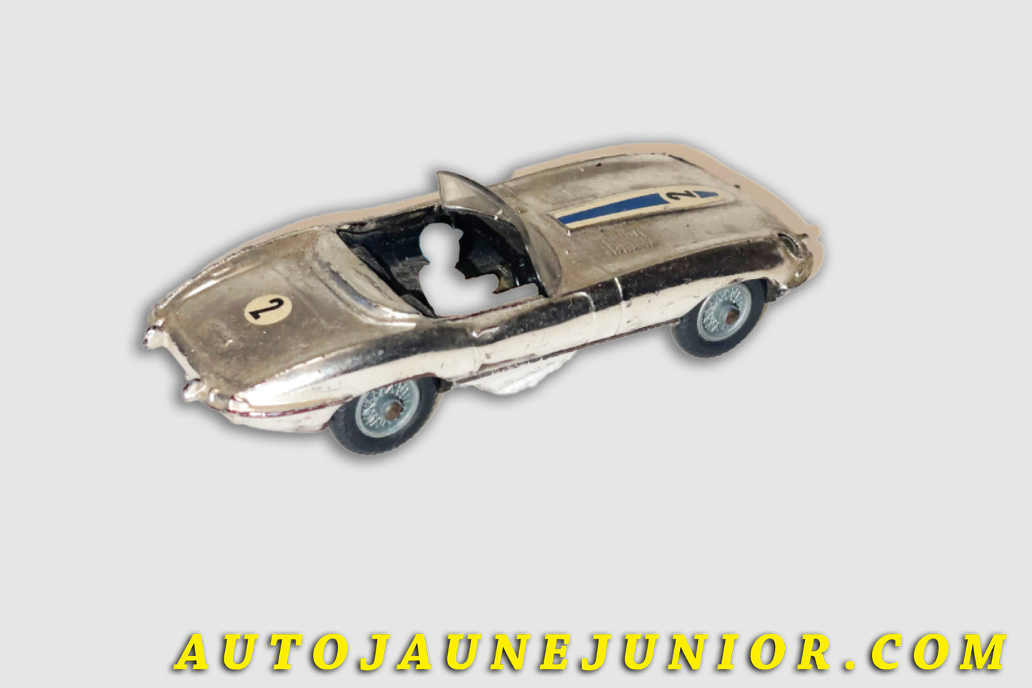 Le Corgi Toys Jaguar Type E cabriolet compétition est en vente sur Auto Jaune Junior ! Découvrez nos collections de diecast Minialuxe, CIJ, C-I-J, JRD, J-R-D, Matchbox, Majorette… AutoJaune Junior ; AutoJauneJunior.com : LE site de partage pour les passionés de miniatures et collectionneurs de jouets anciens !