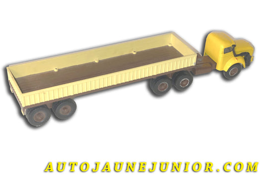Le Solido Berliet Tracteur TBO avec essieu à 6roues avec semi remorque ridelles Titan est en vente sur Auto Jaune Junior ! Découvrez nos collections de diecast Minialuxe, CIJ, C-I-J, JRD, J-R-D, Matchbox, Majorette… AutoJaune Junior ; AutoJauneJunior.com : LE site de partage pour les passionés de miniatures et collectionneurs de jouets anciens !