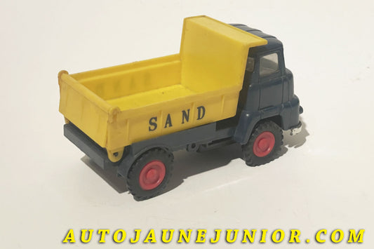 Le OK Albion Camion benne basculante "Sand" est en vente sur Auto Jaune Junior ! Découvrez nos collections de diecast Minialuxe, CIJ, C-I-J, JRD, J-R-D, Matchbox, Majorette… AutoJaune Junior ; AutoJauneJunior.com : LE site de partage pour les passionés de miniatures et collectionneurs de jouets anciens !