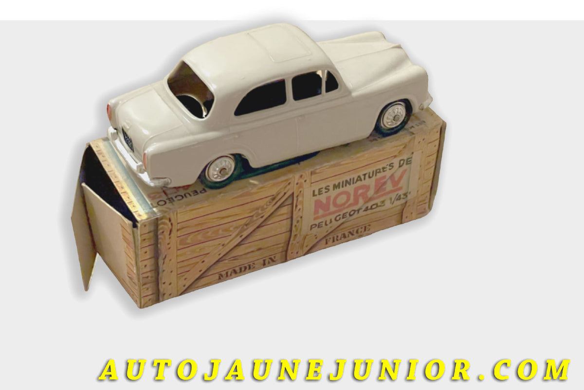 Le Norev Peugeot 403 Berline est en vente sur Auto Jaune Junior ! Découvrez nos collections de diecast Minialuxe, CIJ, C-I-J, JRD, J-R-D, Matchbox, Majorette… AutoJaune Junior ; AutoJauneJunior.com : LE site de partage pour les passionés de miniatures et collectionneurs de jouets anciens !